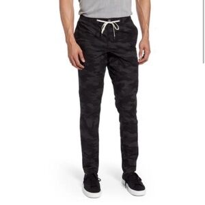 Vuori Men's Chinos - Black Camo color EUC, Size M